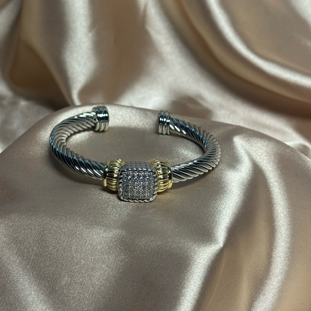 Elegant Silver and Gold Women's Bracelet - Picture 6 of 12